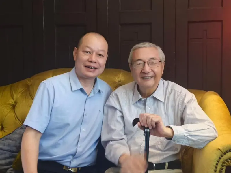 Pagpupulong kasama ang CAS Academician na si Xu Zhihong upang Galugarin ang Anoectochilus Biomanufacturing Technology at Kunin ang Kanyang Eksklusibong Inskripsyon para sa Xinquan Shibawan Ice Snow Anoectochilus